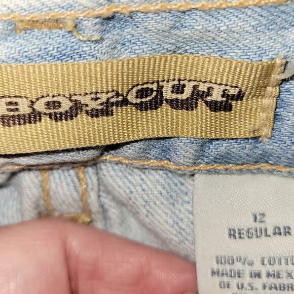 Old Navy Boy-cut Light wash jeans. - Picture 10 of 10